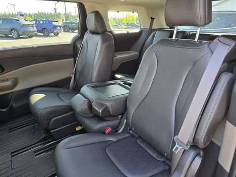 Certified 2025 Kia Carnival SX FWD image 10