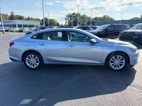 Used 2017 Chevrolet Malibu LT FWD image 5