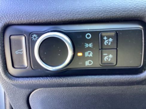 Used 2023 Ford Explorer XLT image 15