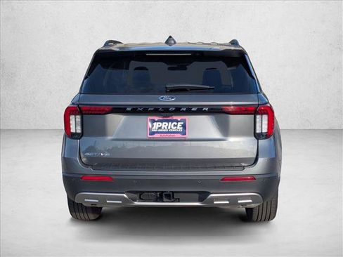 Used 2025 Ford Explorer Active w/ Active Comfort Package image 8