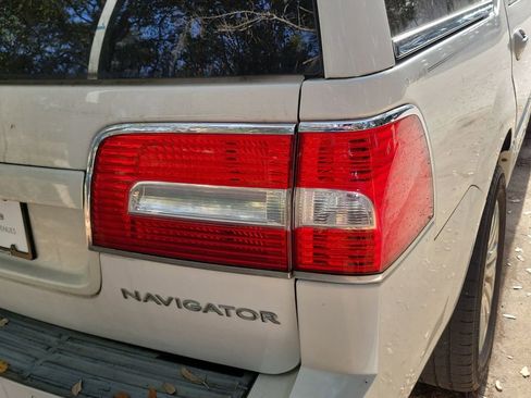 Used 2014 Lincoln Navigator 2WD image 19