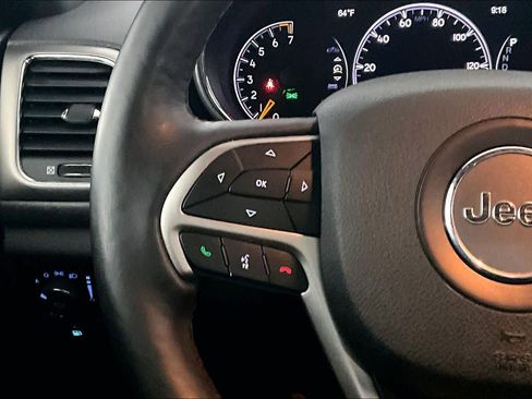 Used 2018 Jeep Grand Cherokee Altitude AWD/4WD image 22