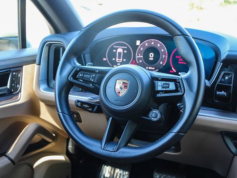 Used 2024 Porsche Cayenne Base image 16