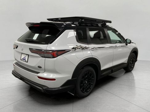 New 2026 Mitsubishi Outlander AWD image 3
