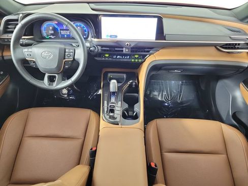 Used 2025 Toyota Crown Signia AWD/4WD image 16