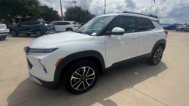 Used 2025 Chevrolet TrailBlazer LT AWD/4WD image 4