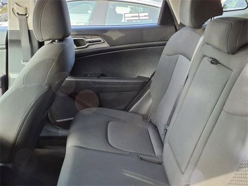 Used 2024 Kia Sportage LX image 9
