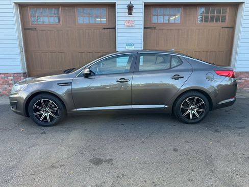 Used 2011 Kia Optima LX image 6