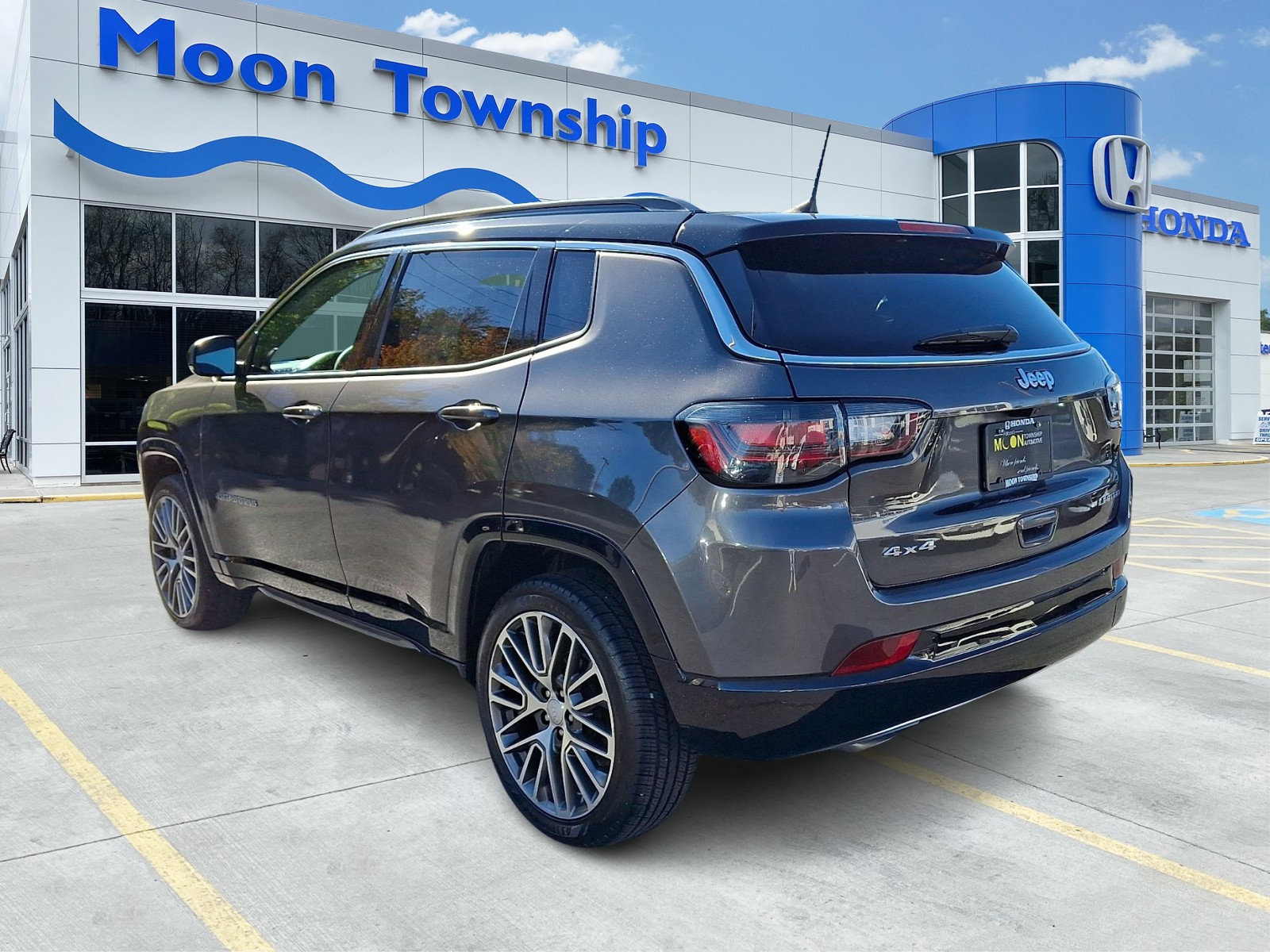 Used 2023 Jeep Compass Limited w/ Elite Group AWD/4WD image 4