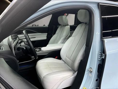 Used 2024 Cadillac Lyriq Luxury RWD image 22