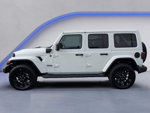 Used 2025 Jeep Wrangler Unlimited Sahara AWD/4WD image 6