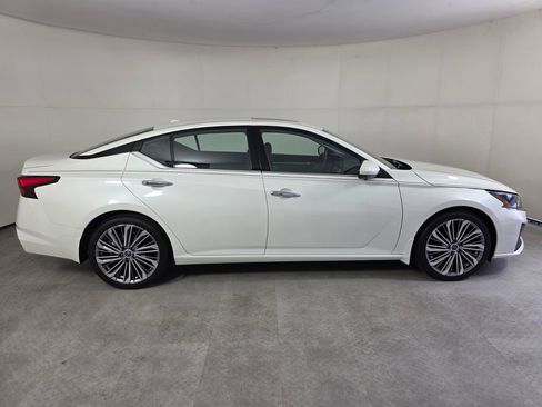Used 2024 Nissan Altima 2.5 SL FWD image 3