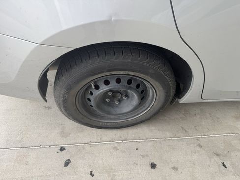 Used 2016 Toyota Corolla L image 8