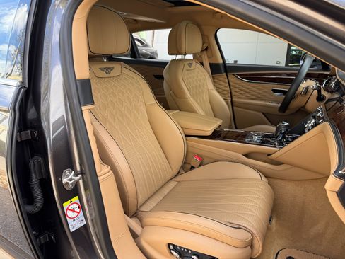 Used 2021 Bentley Flying Spur W12 AWD/4WD image 37