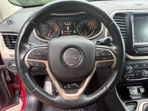 Used 2016 Jeep Cherokee Latitude w/ Comfort/Convenience Group FWD image 31