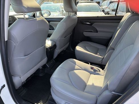 Used 2021 Toyota Highlander XLE image 20