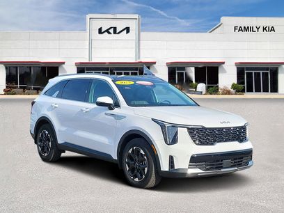 Certified 2025 Kia Sorento S w/ Panoramic Sunroof Package