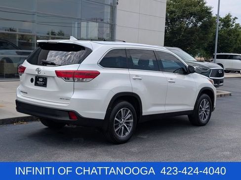 Used 2019 Toyota Highlander XLE AWD/4WD image 3