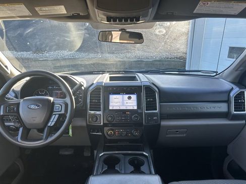 Used 2017 Ford F350 XLT w/ XLT Premium Package image 10