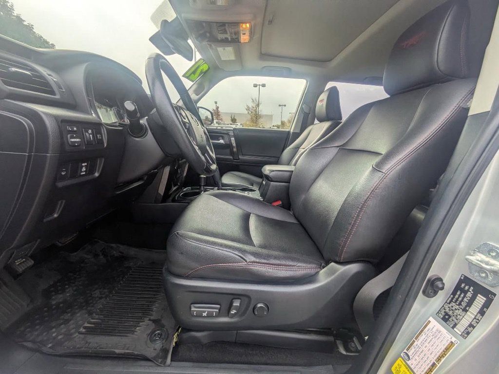 Used 2021 Toyota 4Runner Venture w/ Moonroof Package AWD/4WD image 12