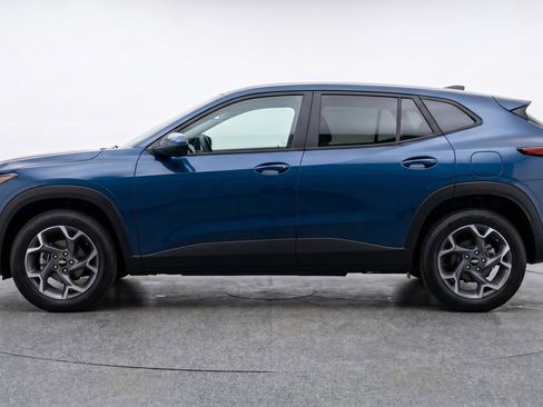 Used 2025 Chevrolet Trax LT FWD image 5