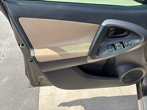 Used 2012 Toyota RAV4 FWD image 10