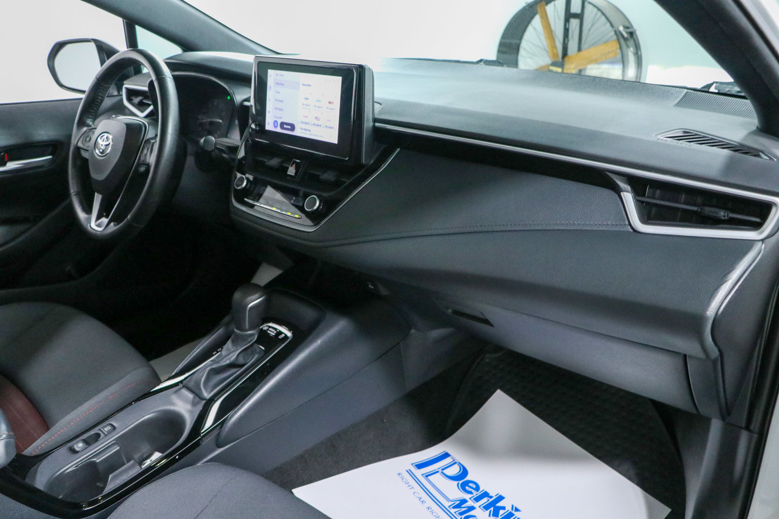 Used 2023 Toyota Corolla SE FWD image 25