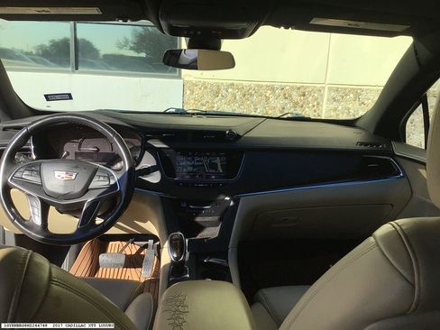 Used 2017 Cadillac XT5 Luxury w/ Driver Awareness Package image 10