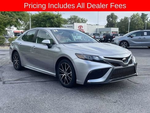 Used 2024 Toyota Camry SE FWD image 7