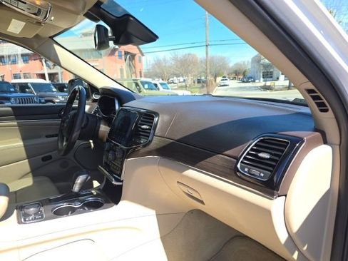 Used 2020 Jeep Grand Cherokee Overland image 42