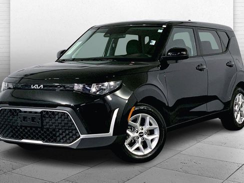 Used 2025 Kia Soul LX image 12