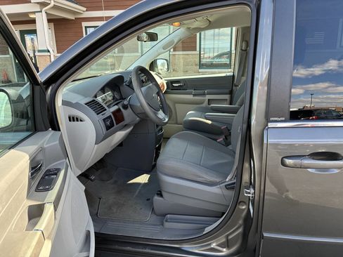 Used 2010 Chrysler Town & Country LX image 10