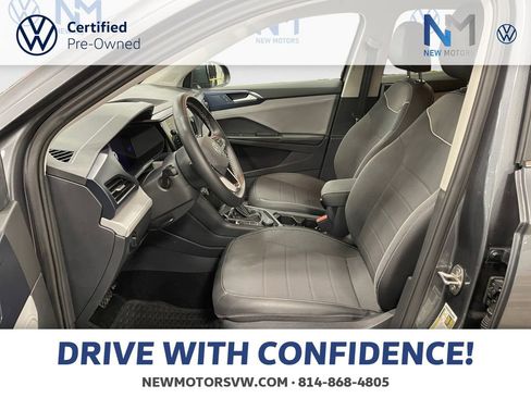 Certified 2024 Volkswagen Taos SE image 9