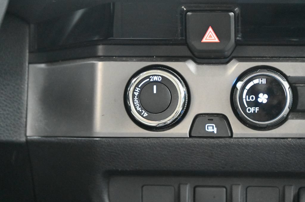Used 2018 Toyota Tacoma SR5 AWD/4WD image 31