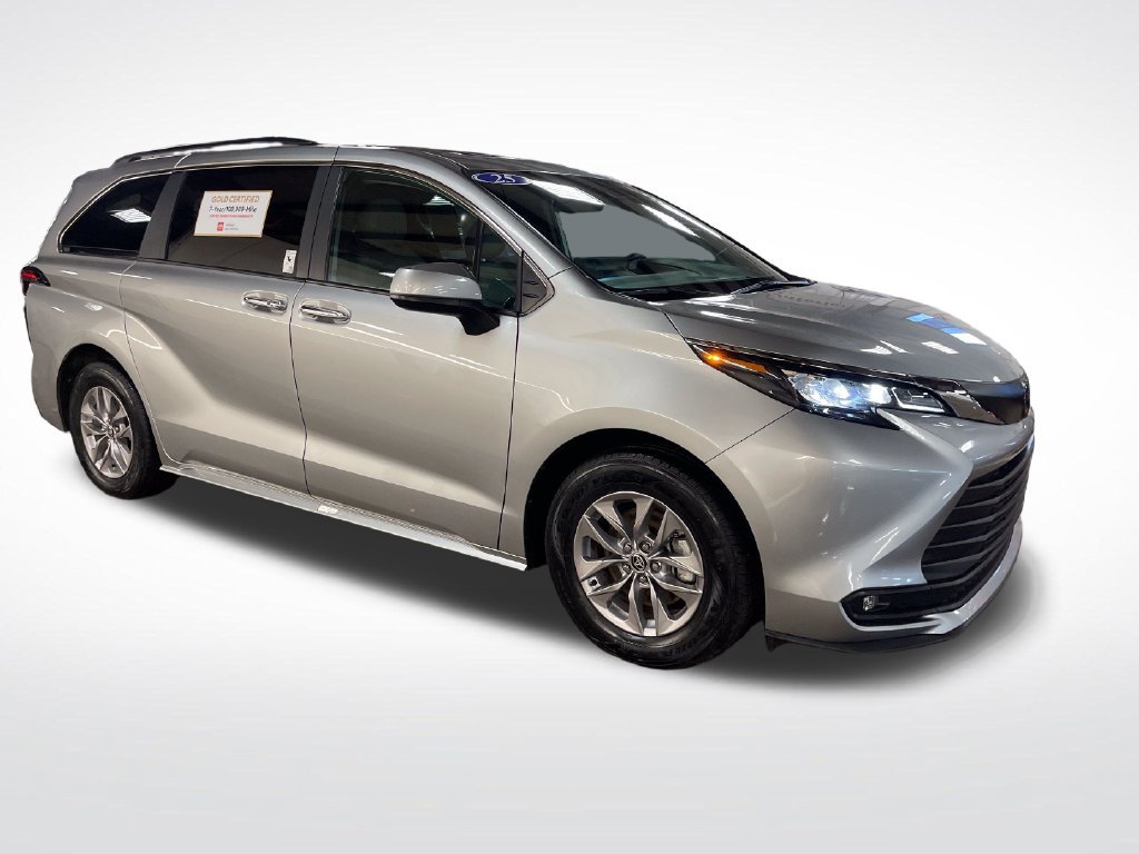 Certified 2025 Toyota Sienna XLE FWD image 7