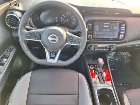 Used 2023 Nissan Kicks SR w/ SR Premium Package image 12