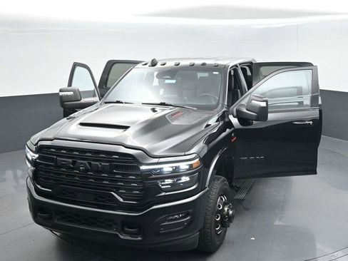 Used 2025 RAM 3500 Limited AWD/4WD image 59