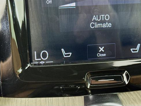 Used 2019 Volvo XC60 T5 Inscription image 24