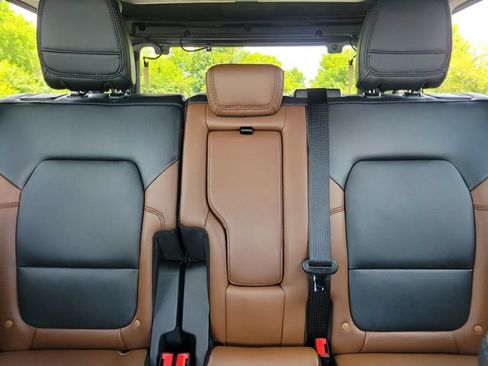 Used 2024 Ford Bronco Outer Banks w/ Sasquatch Package AWD/4WD image 22