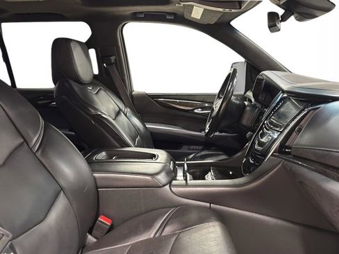 Used 2017 Cadillac Escalade Platinum AWD/4WD image 11