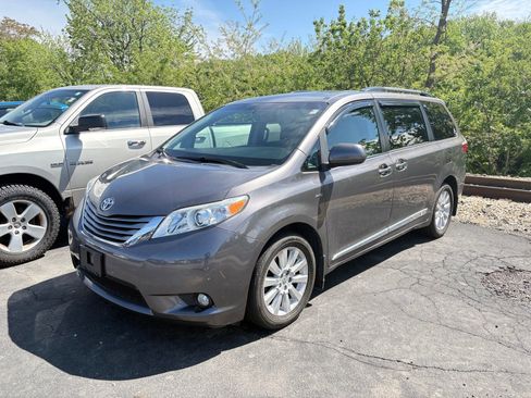 Used 2016 Toyota Sienna XLE w/ XLE Navigation Package AWD/4WD image 3