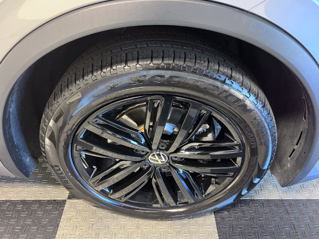 Certified 2022 Volkswagen Tiguan SE R-Line FWD image 10