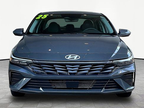 Used 2025 Hyundai Elantra Limited FWD image 2