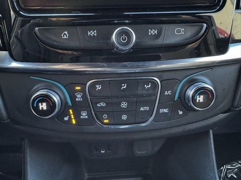 Certified 2023 Chevrolet Traverse LT image 11