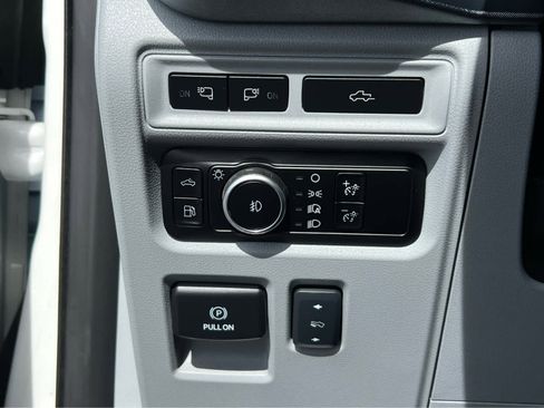 Used 2023 Ford F150 Limited image 32