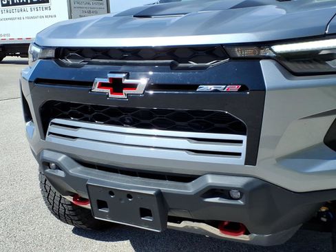 Used 2025 Chevrolet Colorado ZR2 w/ Technology Package AWD/4WD image 34