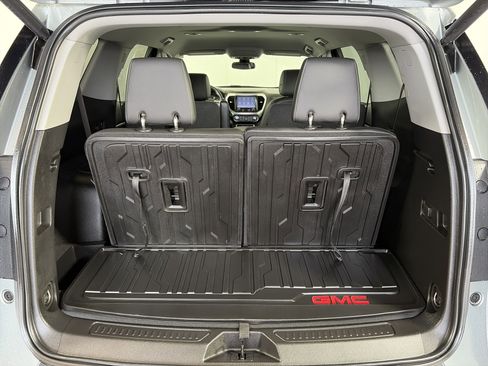 Used 2023 GMC Acadia SLT w/ Preferred Package AWD/4WD image 15