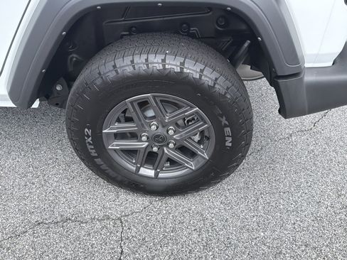 Used 2024 Jeep Wrangler Unlimited Sport AWD/4WD image 23