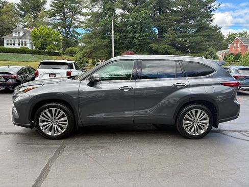 Used 2021 Toyota Highlander Platinum AWD/4WD image 8
