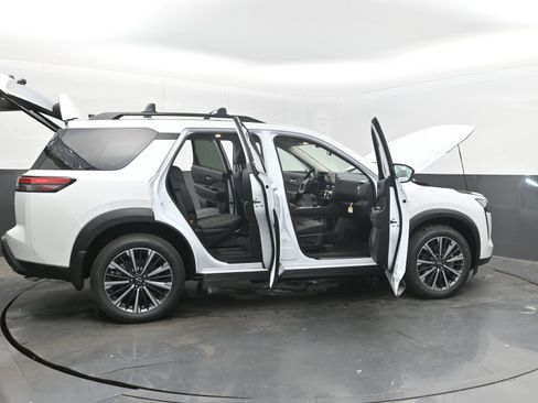 New 2026 Nissan Pathfinder Platinum AWD/4WD image 47